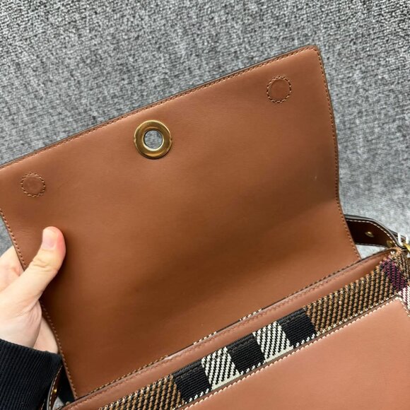 Burberry Leather Shoulder Bag 799-030325 - Picture 12 of 15